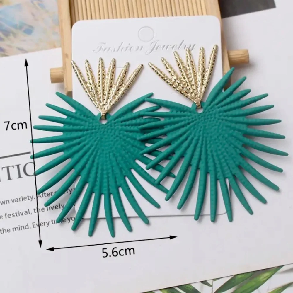 🌟 Green Leaf Big Earrings - Picture 3 of 3
